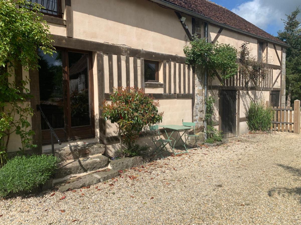 Le Bas Chesnay Chambres D'Hotes Domfront En Poiraie Exterior photo